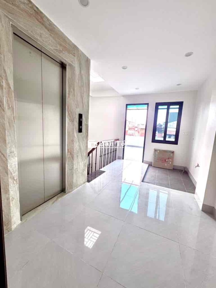 Bán nhà phố Lê Trọng Tấn- Ô tô đỗ cửa- 6 tầng thang máy- Gần phố- 50M2
