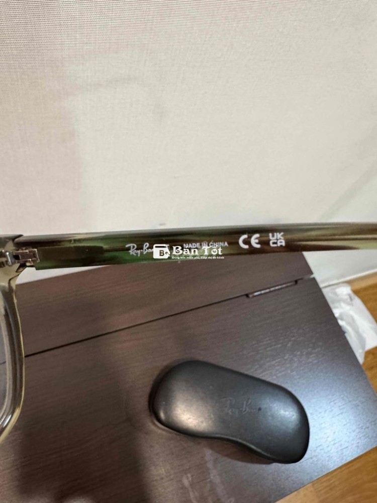 Cần bán mắt kính hiệu Rayban mới 100%