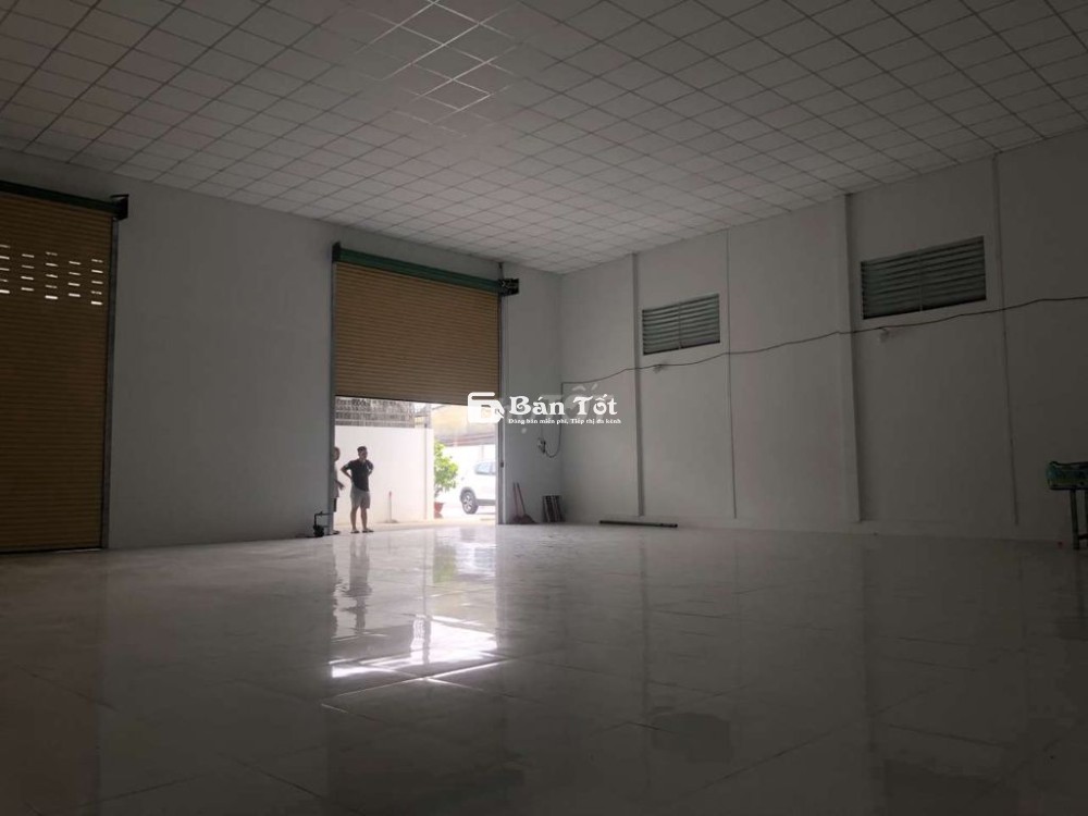 Xưởng mới tinh chưa bốc tem. Trần cao thoáng mát
