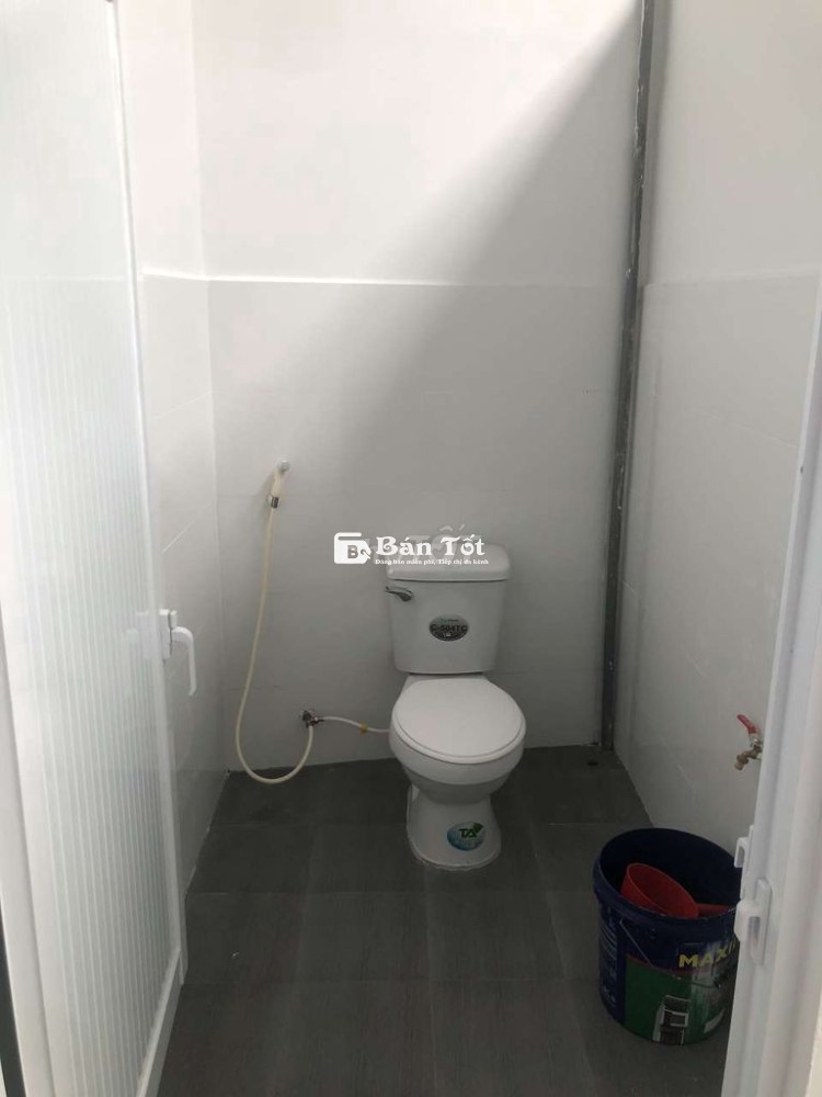Xưởng mới tinh chưa bốc tem. Trần cao thoáng mát
