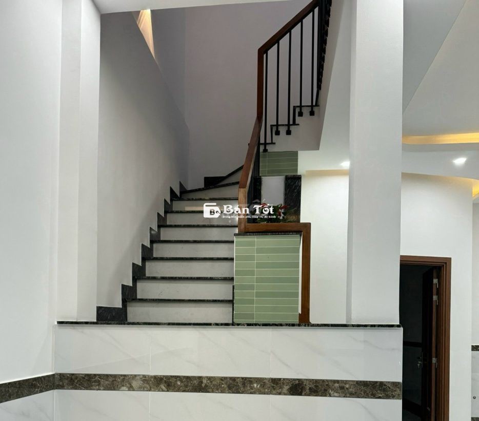 Bán nhà đường Nguyễn Hồng Đào, Phường 14, Q Tân Bình, 3 lầu, DT 5.6x10