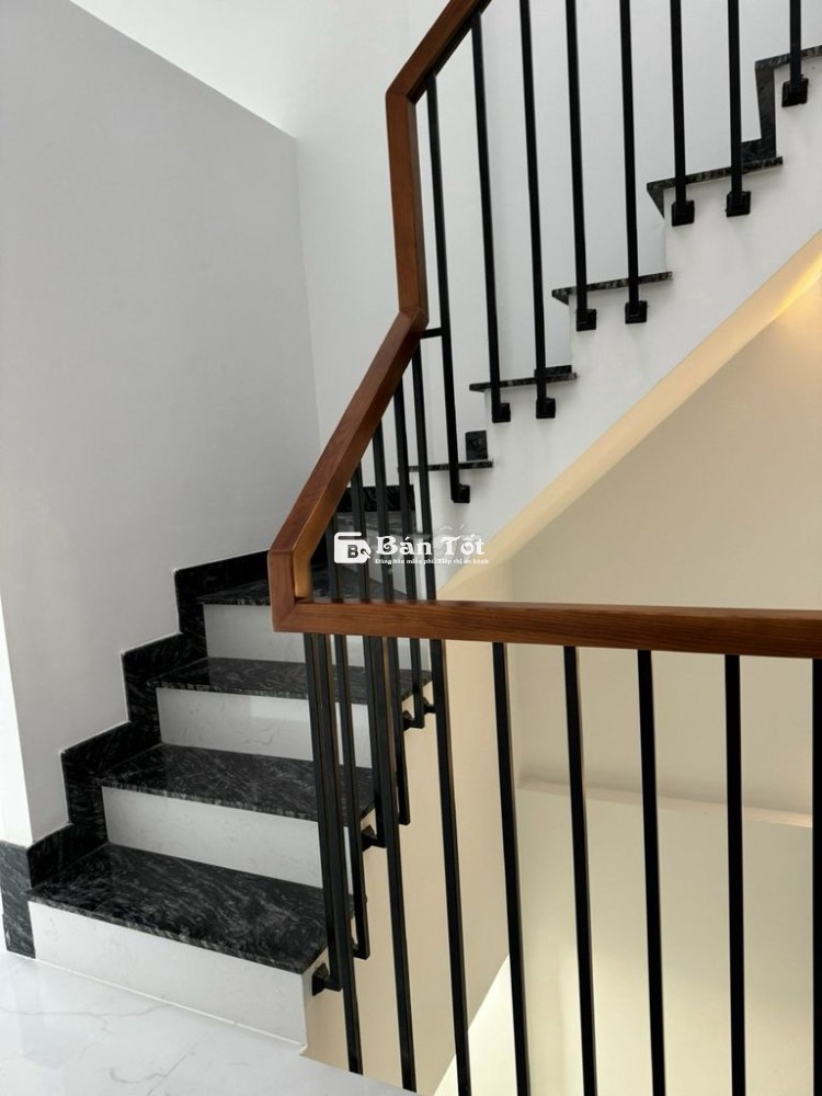 Bán nhà đường Nguyễn Hồng Đào, Phường 14, Q Tân Bình, 3 lầu, DT 5.6x10