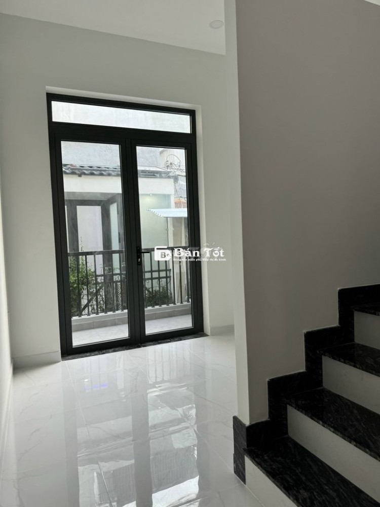 Bán nhà đường Nguyễn Hồng Đào, Phường 14, Q Tân Bình, 3 lầu, DT 5.6x10