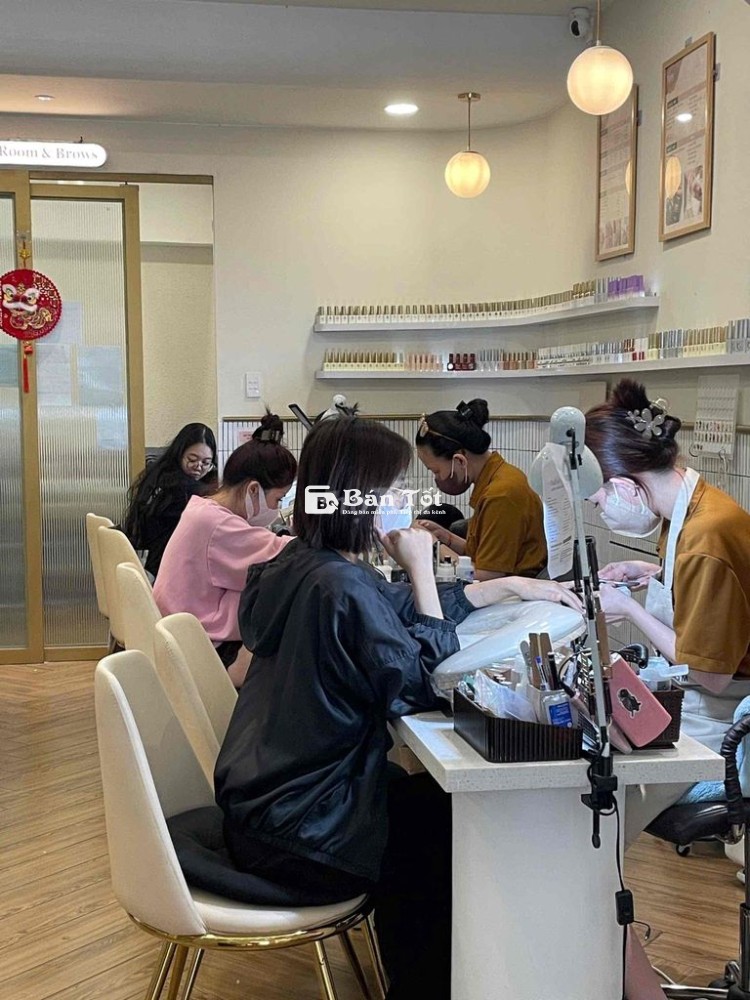 Tuyển Lễ Tân Nzim Beauty Room
