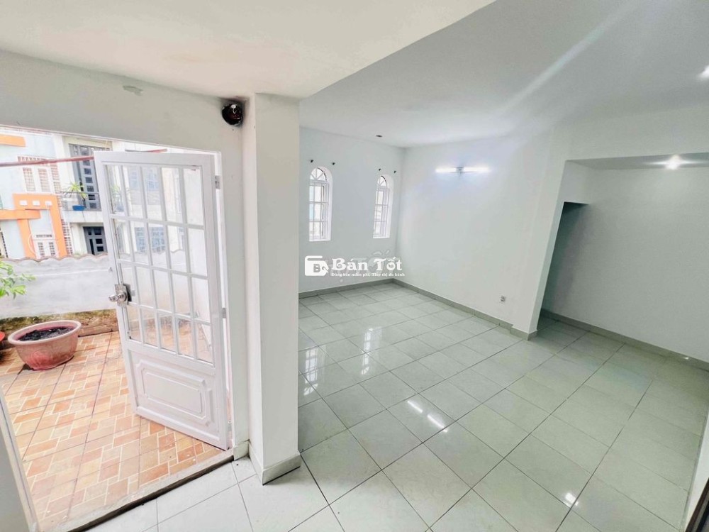 Sang CHDV Có 1 Mặt Bằng và 8 Phòng Nhà Mới Đẹp