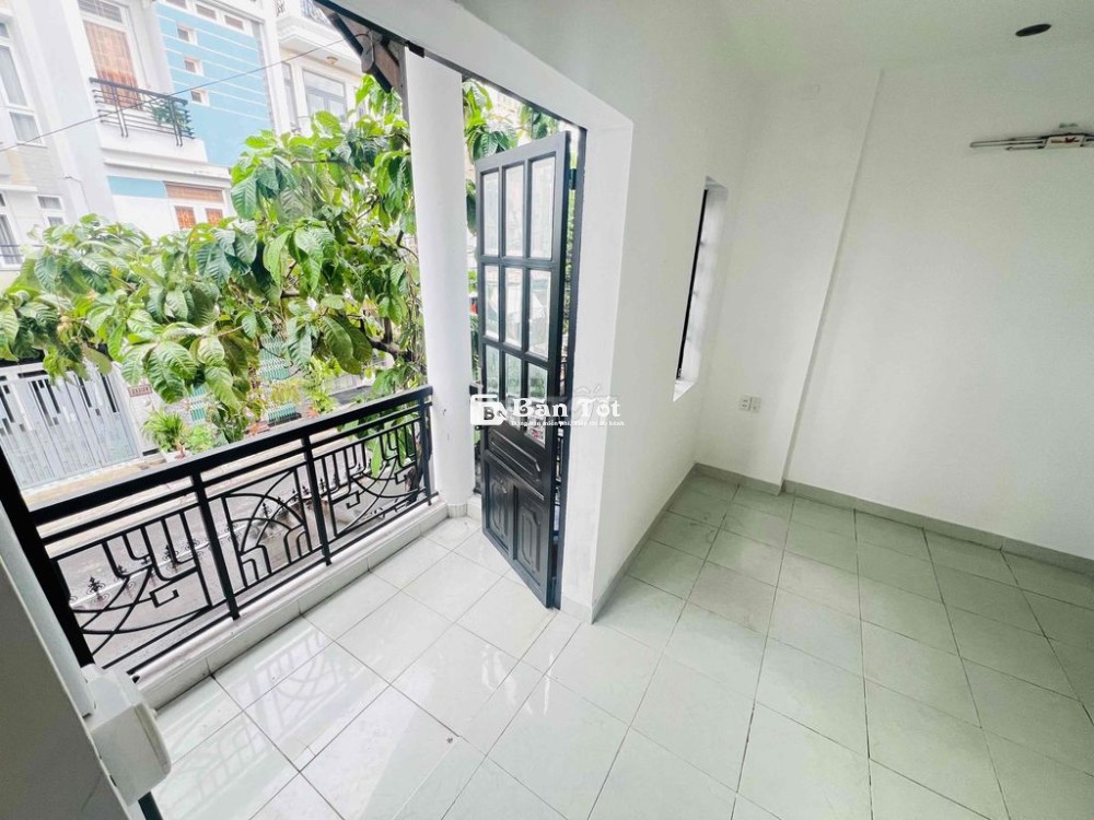 Sang CHDV Có 1 Mặt Bằng và 8 Phòng Nhà Mới Đẹp