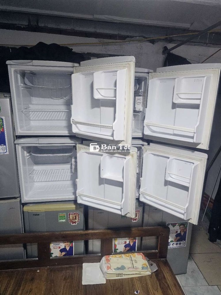 Tủ lạnh sanyo 50lit còn mới. Máy zin nguyên bản