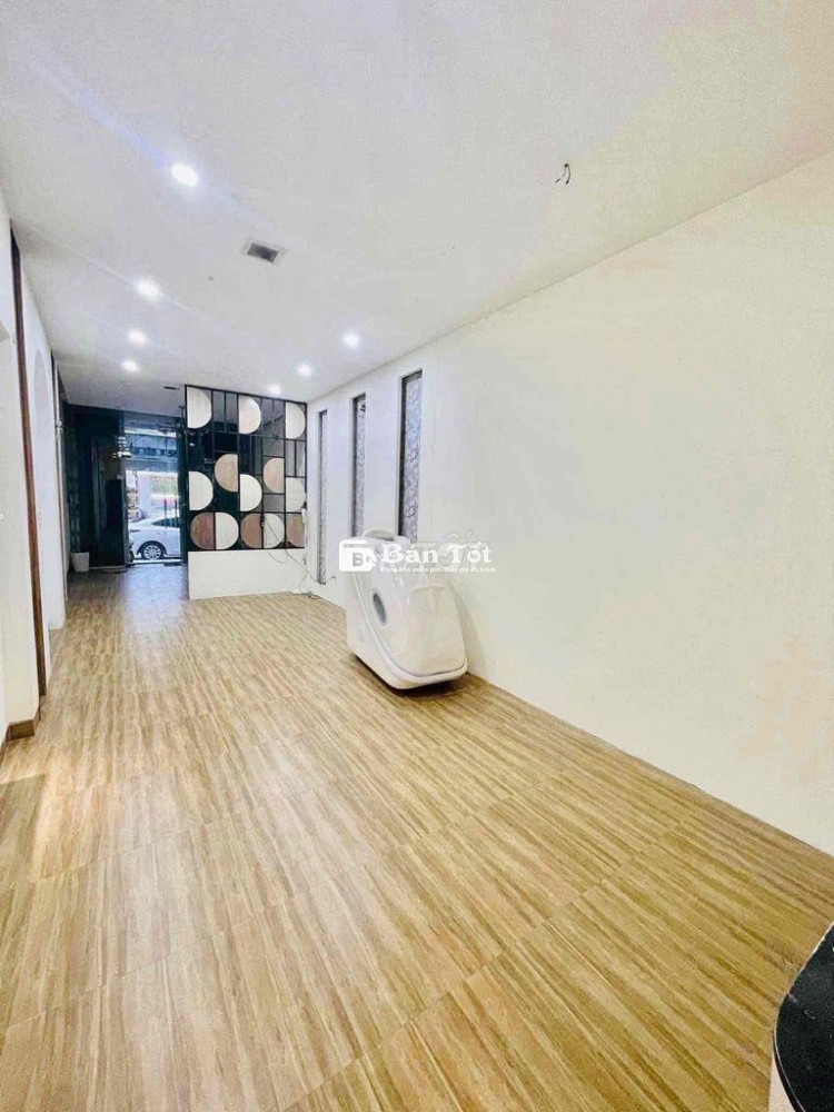 ✨ Cho Thuê Nhà 2 Tầng Mặt Tiền Đường Nguyễn Hoàng, Đoạn Sầm Uất
