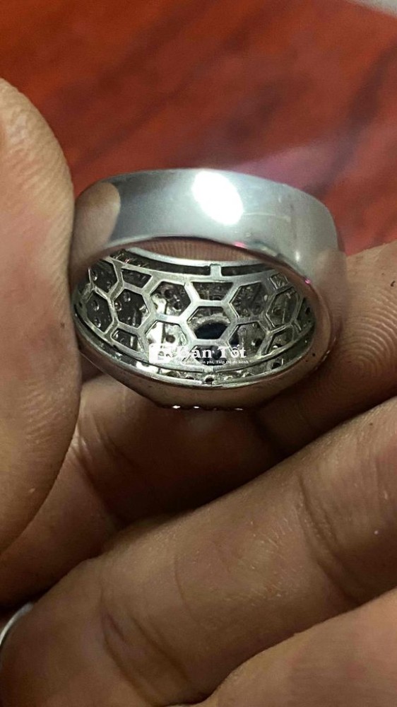cần bán chiếc nhẫn bạc
