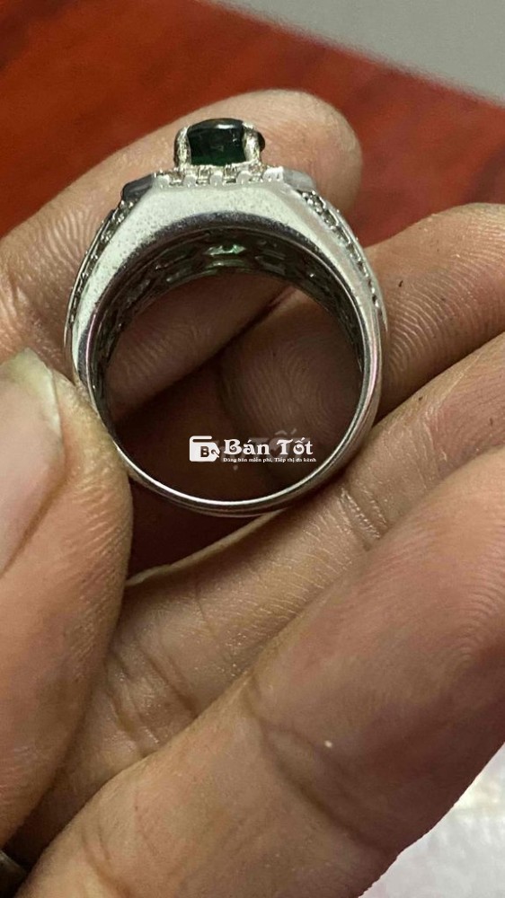 cần bán chiếc nhẫn bạc