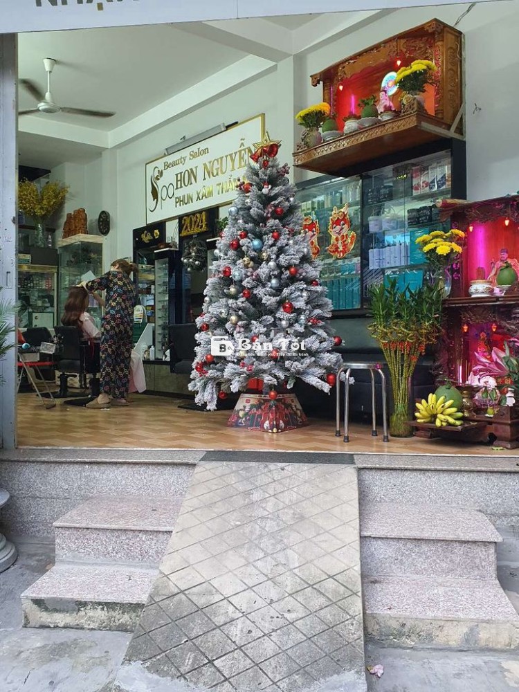 Tuyển thợ phụ tiện tóc nữ