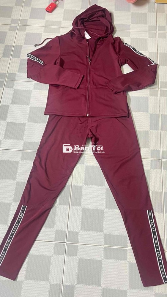 Set bộ thể thao viền chữ