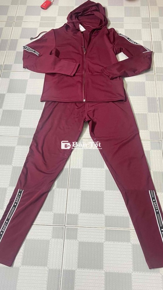 Set bộ thể thao viền chữ