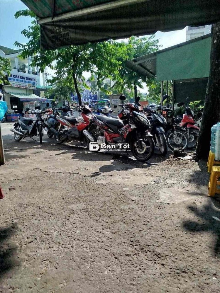 Sang quán bò né bánh mì chảo