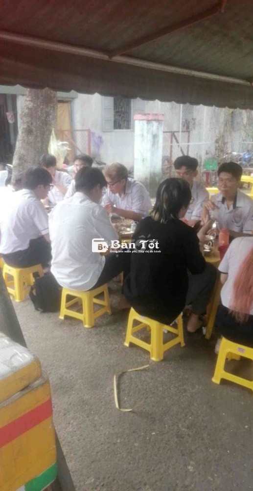 Sang quán bò né bánh mì chảo
