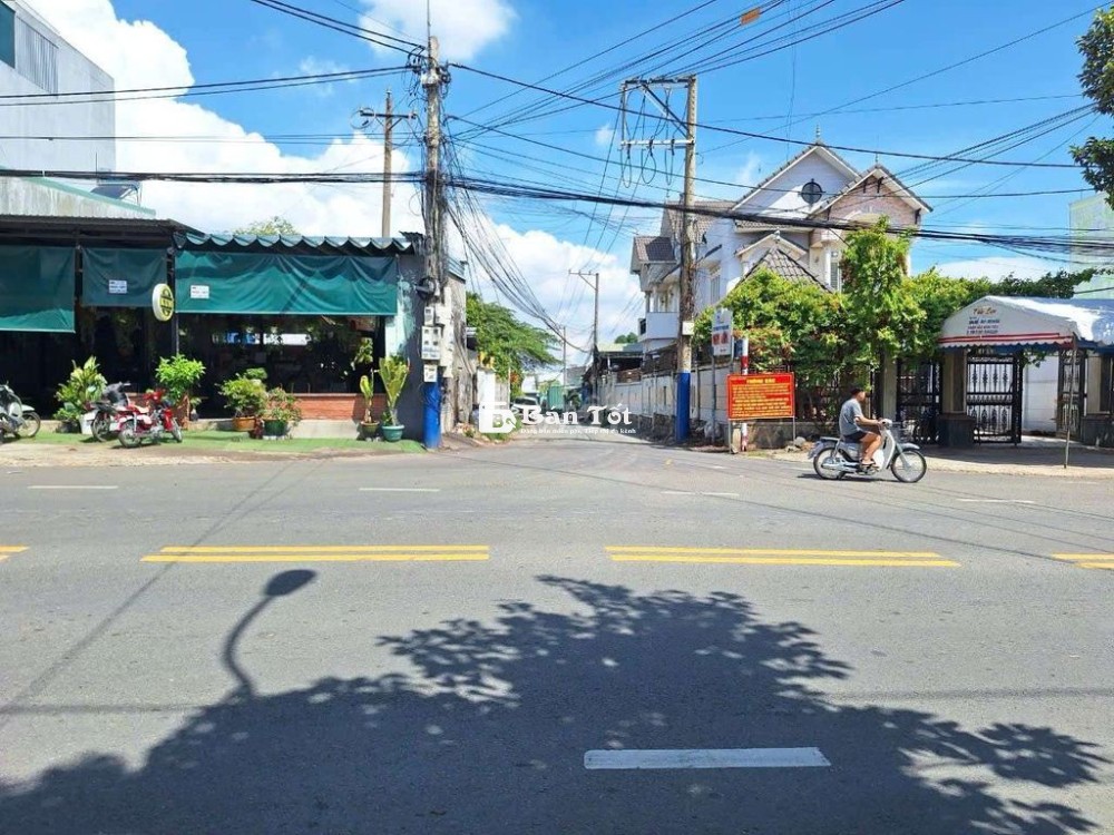 Đất đẹp 2000m ngang 40m gần ngã tư Chiêu Liêu Tp. Dĩ An