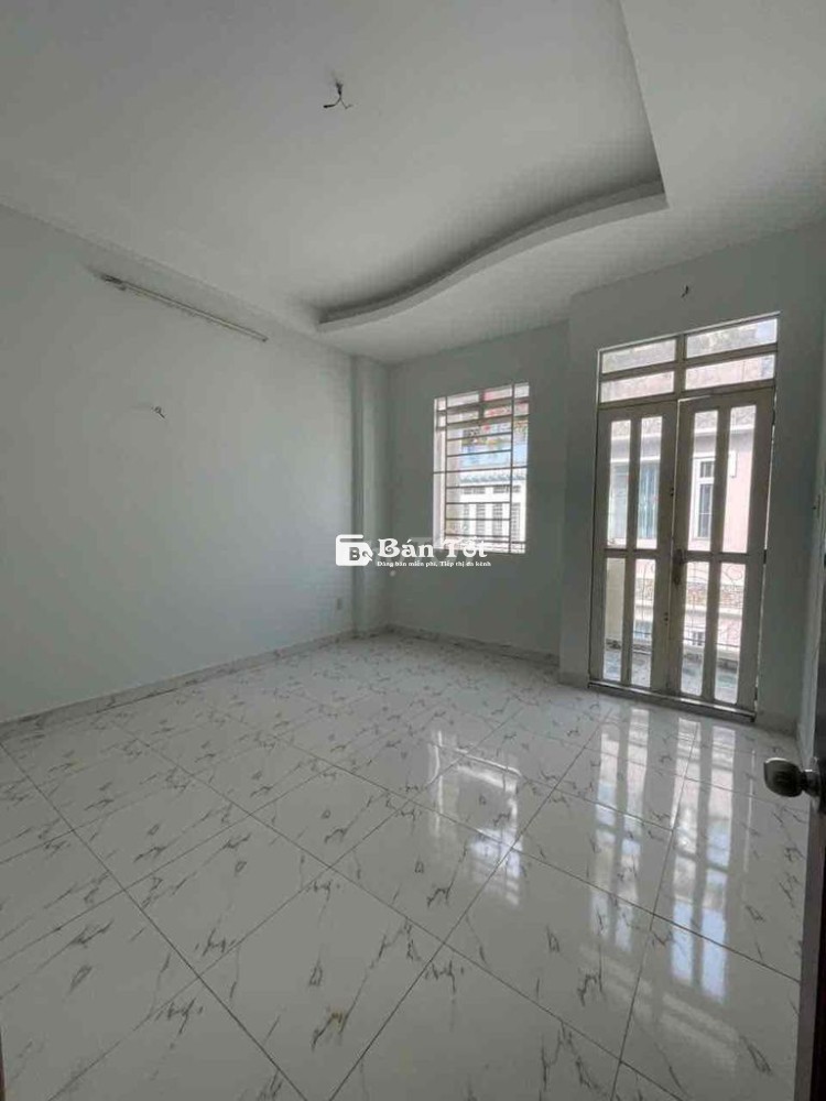 Bán nhà một trệt hai lầu sân thượng giá rẻ