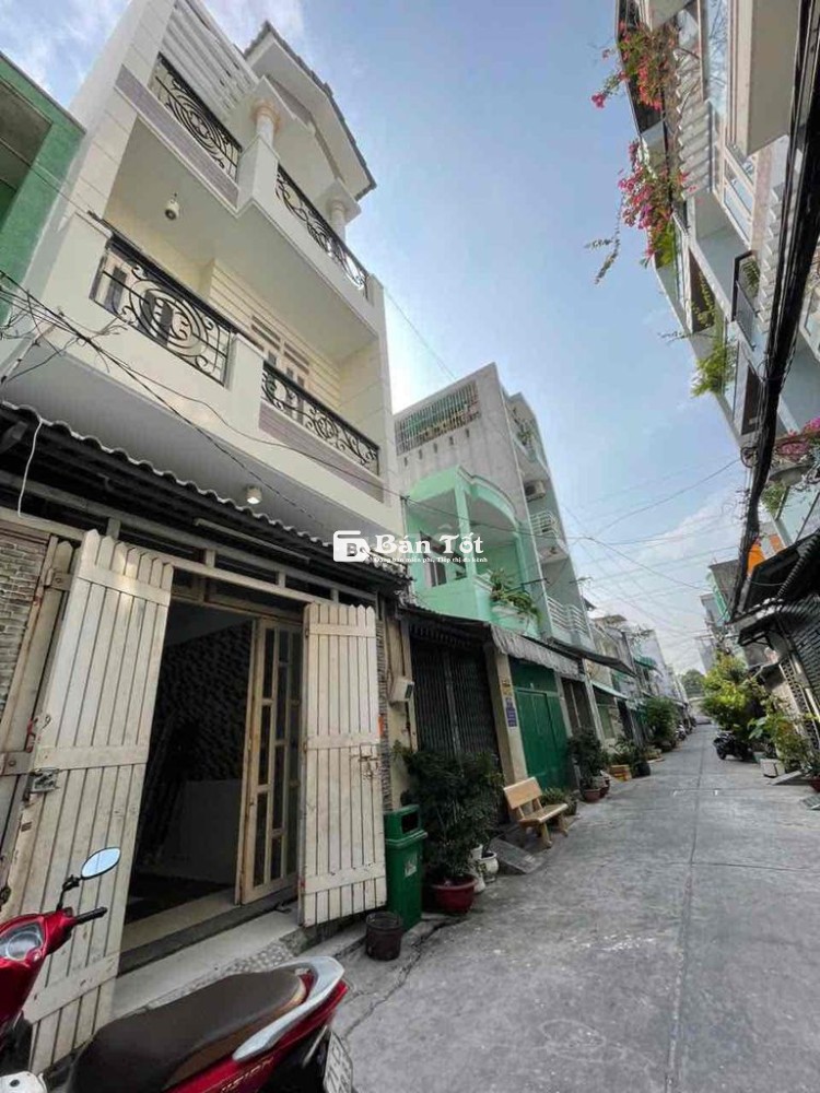 Bán nhà một trệt hai lầu sân thượng giá rẻ