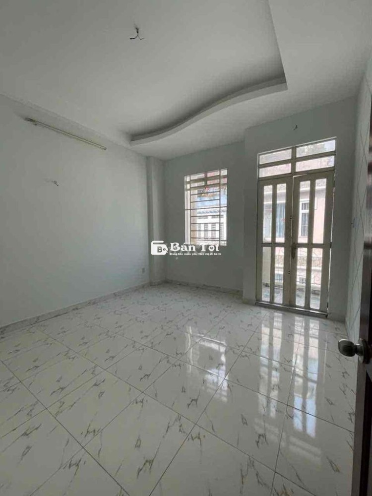 Bán nhà một trệt hai lầu sân thượng giá rẻ