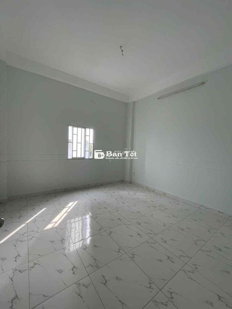 Bán nhà một trệt hai lầu sân thượng giá rẻ