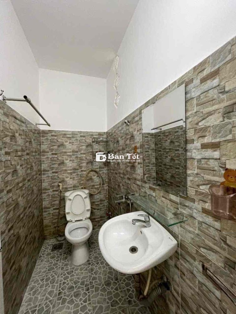 Bán nhà một trệt hai lầu sân thượng giá rẻ