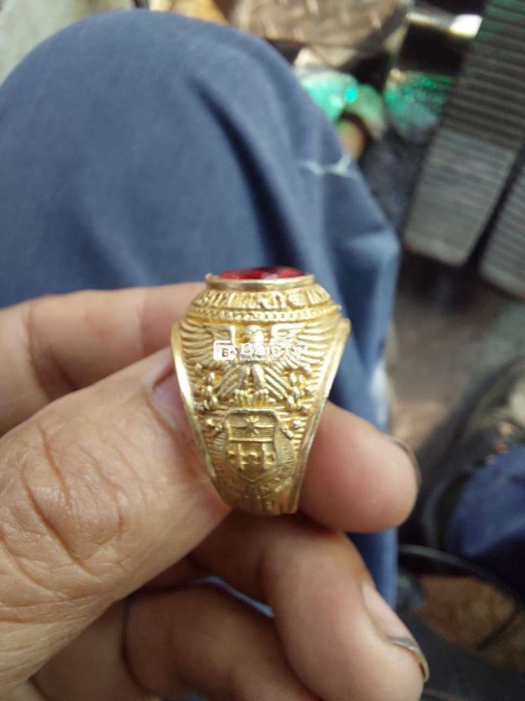 2 cái nhẫn mỹ