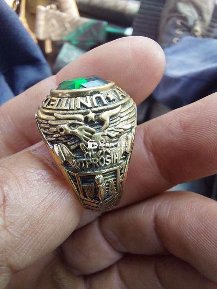 2 cái nhẫn mỹ