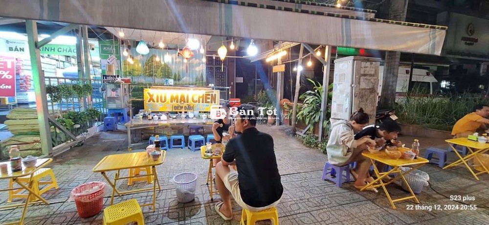 Tuyển nhân viên chạy bàn đi làm liền