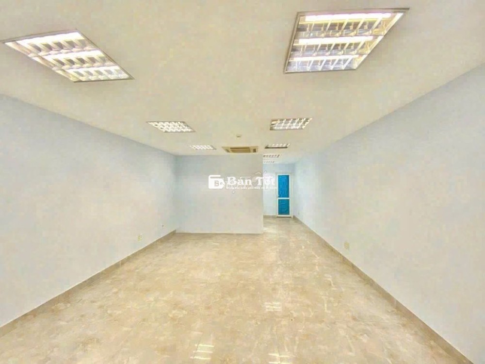MẶT TIỀN ĐƯỜNG NGUYỄN THỊ THẬP Q7 - KHU VỰC SẦM UẤT VỈA HÈ RỘNG