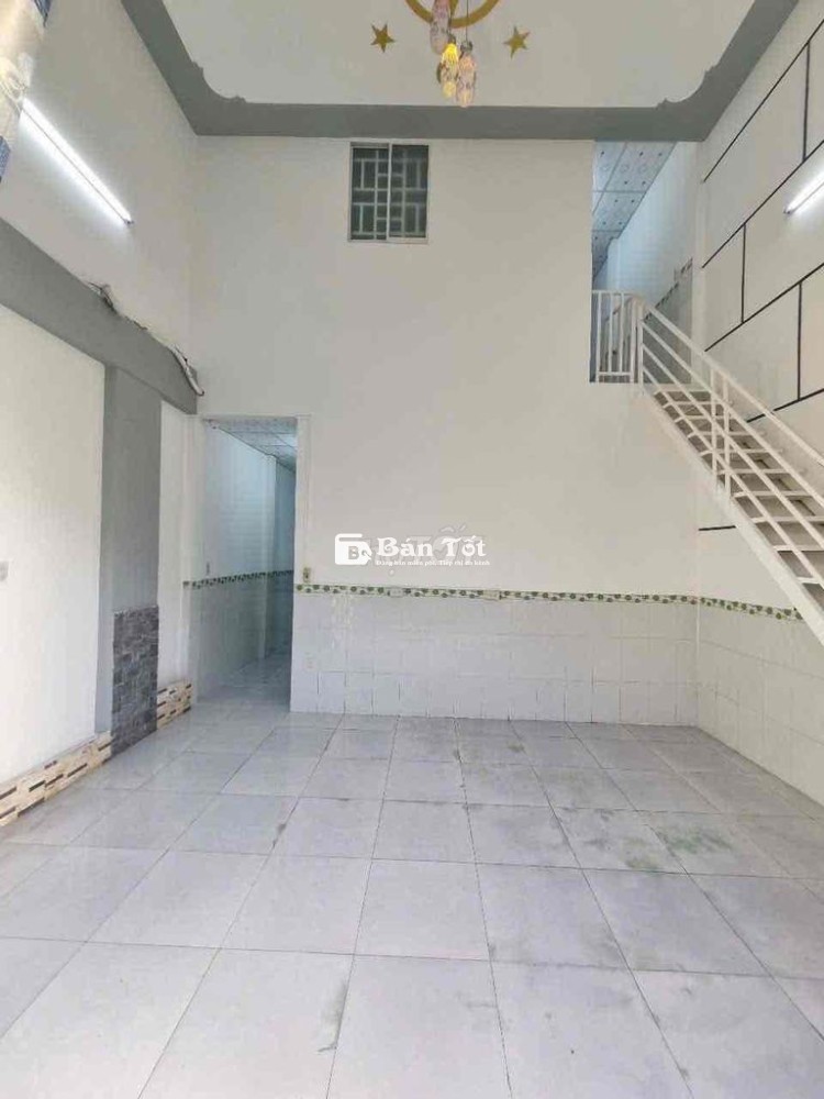 Nhà trệt lửng 3 phòng ngủ, lộ ô tô, cách Đại Học Y Dược 3km