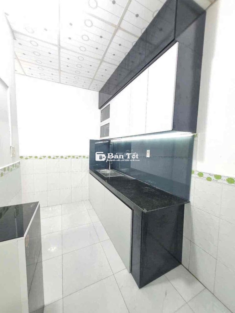Nhà trệt lửng 3 phòng ngủ, lộ ô tô, cách Đại Học Y Dược 3km