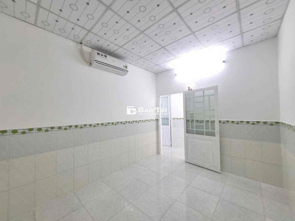 Nhà trệt lửng 3 phòng ngủ, lộ ô tô, cách Đại Học Y Dược 3km