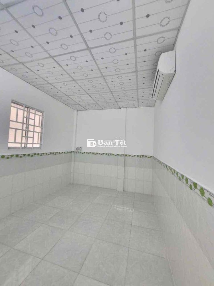 Nhà trệt lửng 3 phòng ngủ, lộ ô tô, cách Đại Học Y Dược 3km