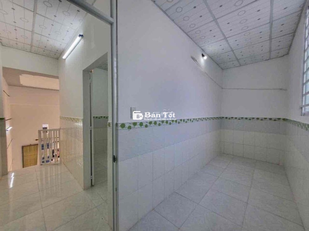 Nhà trệt lửng 3 phòng ngủ, lộ ô tô, cách Đại Học Y Dược 3km