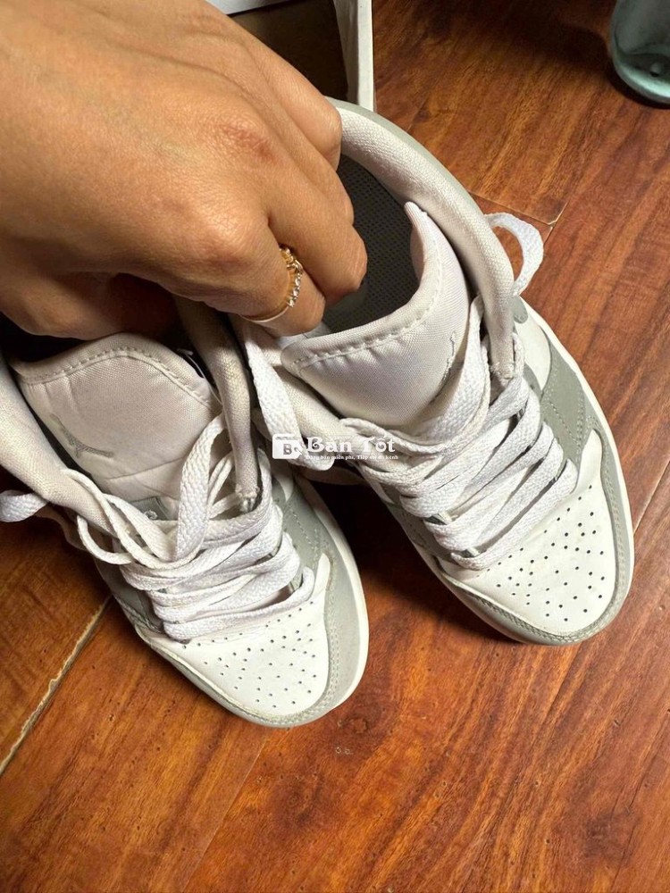 Giày Nike Hàng Aut Bao Check  Mua 3Triệu,Còn Mới