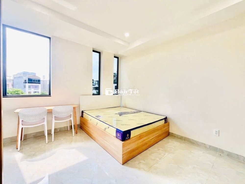 Phòng không gác ( dạng studio ) có ban công cách ĐH TDT 500m