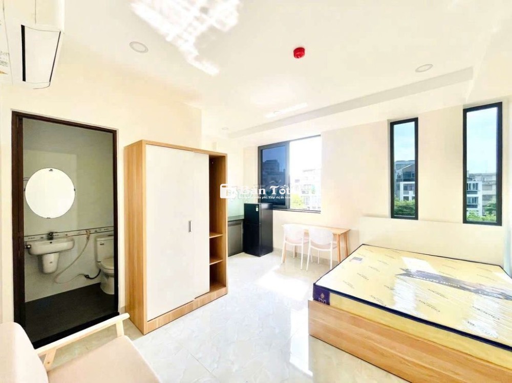 Phòng không gác ( dạng studio ) có ban công cách ĐH TDT 500m