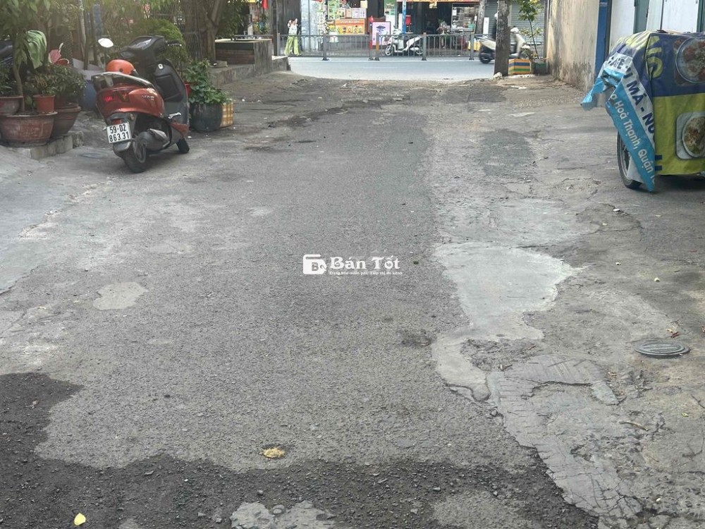 Nhà hẻm xe hơi 6m Kênh tân hoá, cách mt 20m, 35m2, chỉ hơn 5 tỉ