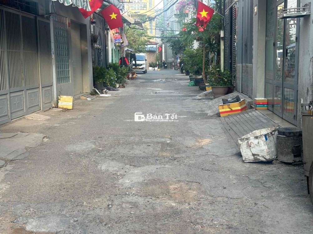 Nhà hẻm xe hơi 6m Kênh tân hoá, cách mt 20m, 35m2, chỉ hơn 5 tỉ