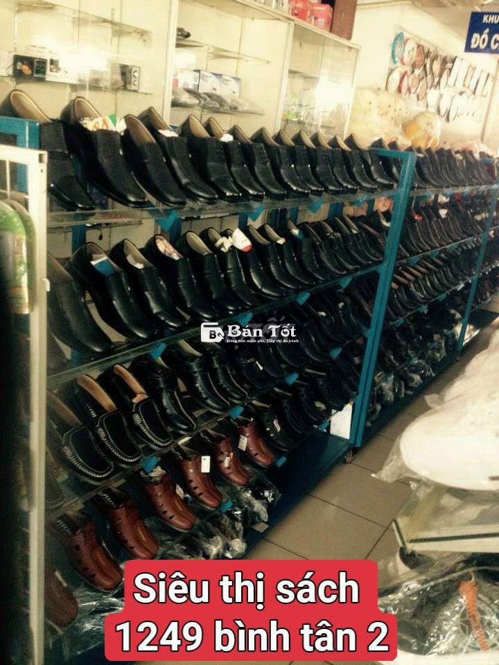 Giày nam giảm giá tại các siêu thị sách