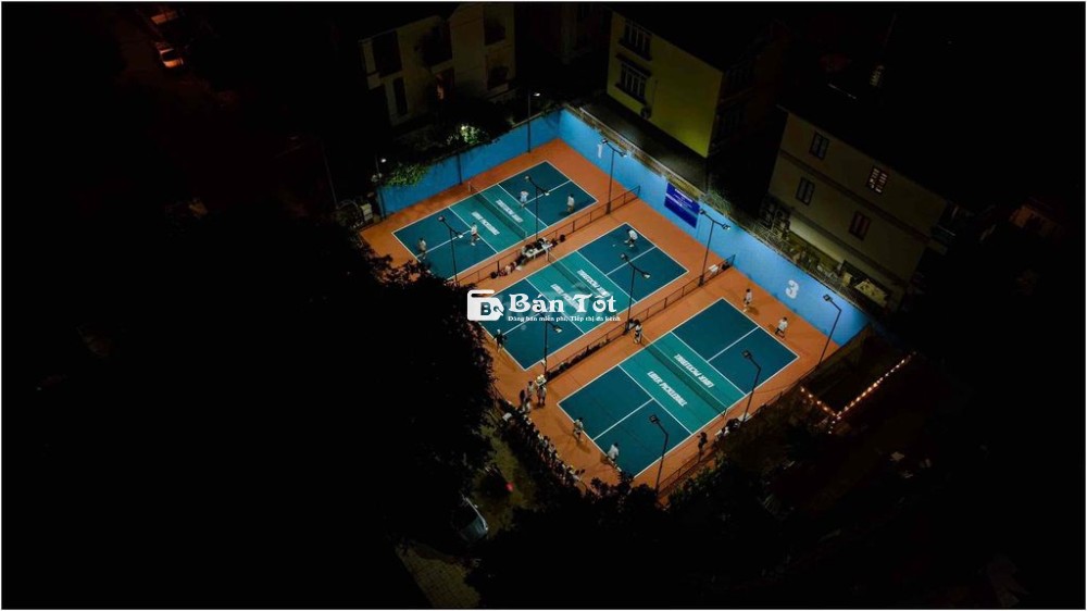 Nhân viên sân Pickleball