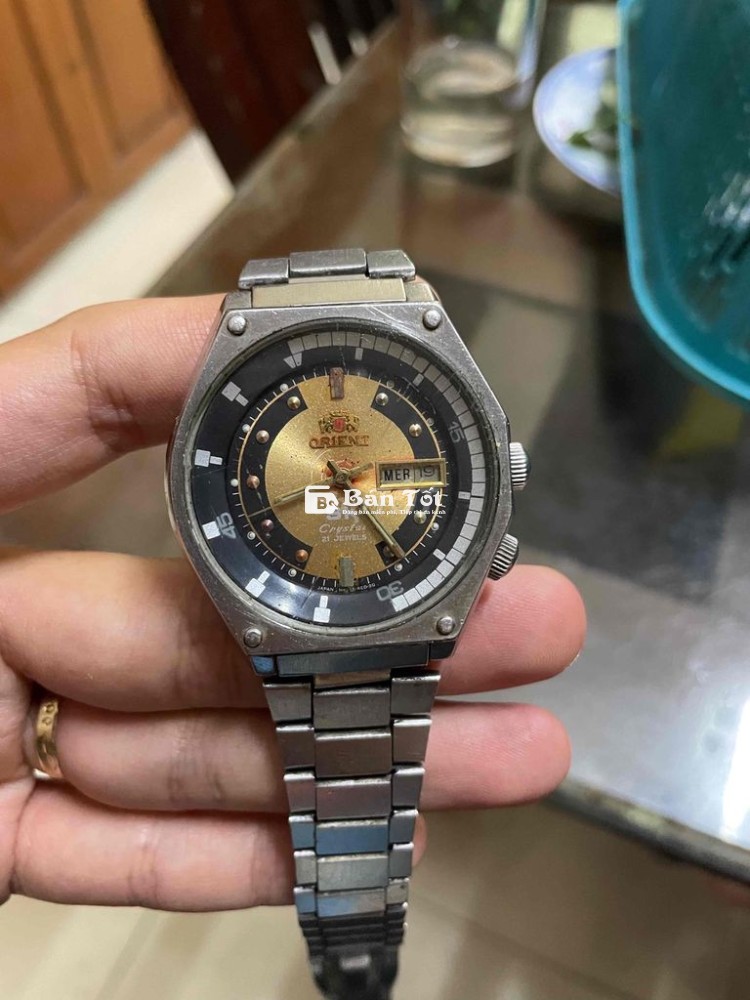 Với gương mặt nhẹ nhàng, nét đẹp dịu dàng, anh chàng sinh năm 1980 này vẫn giữ được ngoại hình thu hút qua thời gian. Gương mặt mang phong cách "Thai Style" đã phai nhẹ theo thời gian nhưng toát lên vẻ chín chắn, đầy trải nghiệm. Chất lượng vẫn được đảm bảo, "dây zin" còn nguyên vẹn, xứng đáng là lựa chọn đáng cân nhắc cho những ai đang tìm kiếm một người đồng hành ổn định và đáng tin cậy. Hãy liên hệ ngay để biết thêm chi tiết!