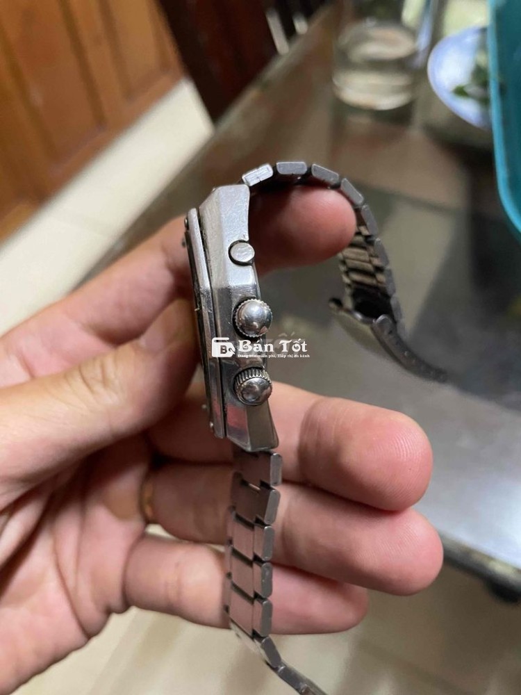 Với gương mặt nhẹ nhàng, nét đẹp dịu dàng, anh chàng sinh năm 1980 này vẫn giữ được ngoại hình thu hút qua thời gian. Gương mặt mang phong cách "Thai Style" đã phai nhẹ theo thời gian nhưng toát lên vẻ chín chắn, đầy trải nghiệm. Chất lượng vẫn được đảm bảo, "dây zin" còn nguyên vẹn, xứng đáng là lựa chọn đáng cân nhắc cho những ai đang tìm kiếm một người đồng hành ổn định và đáng tin cậy. Hãy liên hệ ngay để biết thêm chi tiết!
