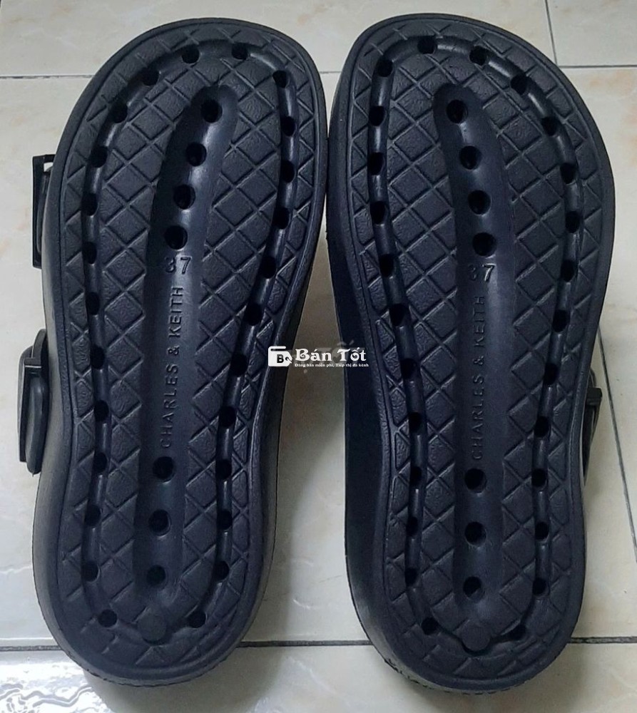 Đôi Dép Quai Đôi Đế Bánh Mỳ Cao 5cm Charles & Keith - Giá Hời!