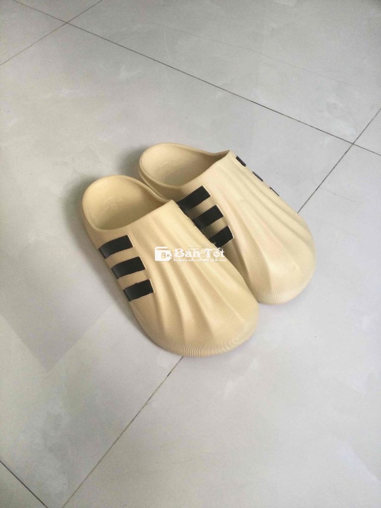 DÉP SỤC ADIDAS ĐẾ BÁNH MÌ - MỚI 100% - GIÁ RẺ!