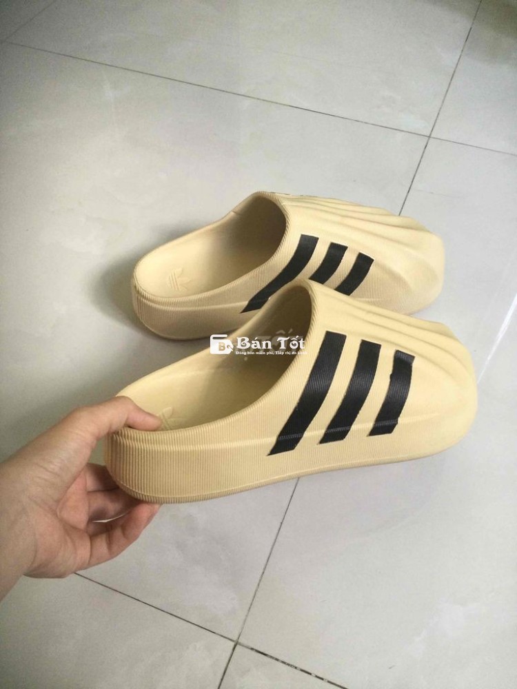 DÉP SỤC ADIDAS ĐẾ BÁNH MÌ - MỚI 100% - GIÁ RẺ!