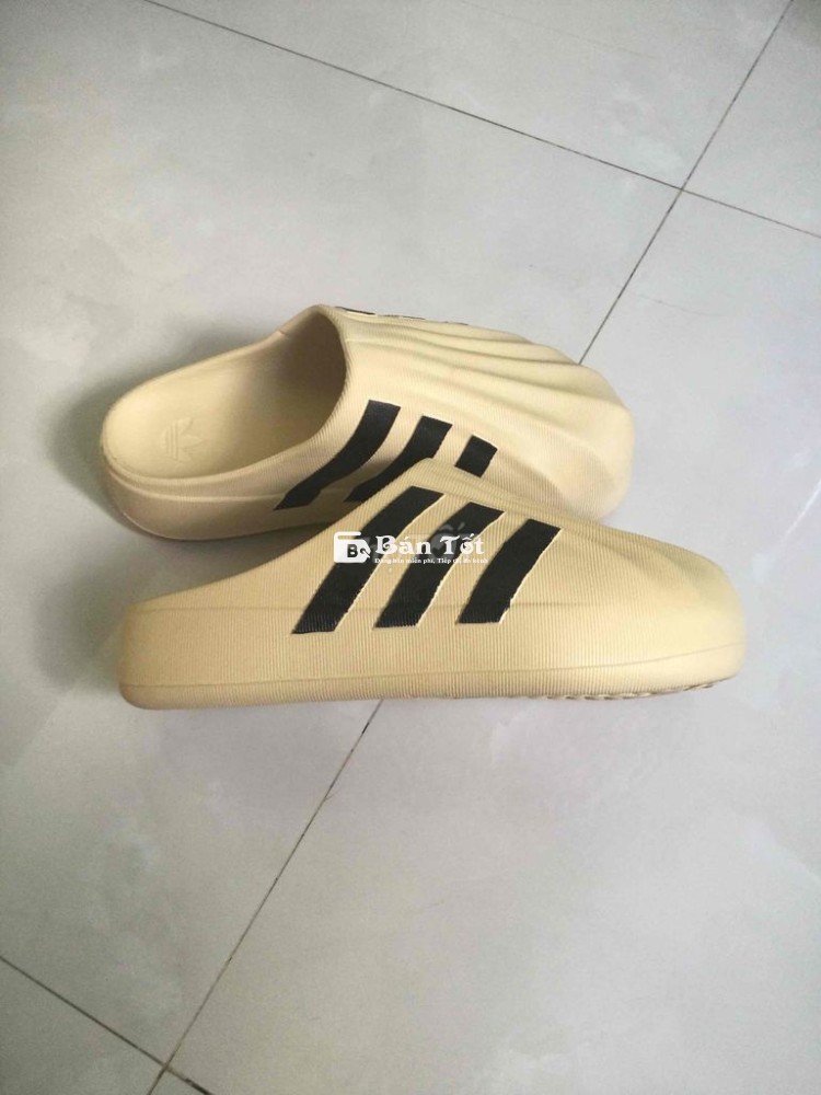 DÉP SỤC ADIDAS ĐẾ BÁNH MÌ - MỚI 100% - GIÁ RẺ!