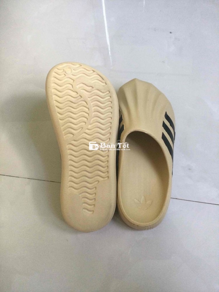 DÉP SỤC ADIDAS ĐẾ BÁNH MÌ - MỚI 100% - GIÁ RẺ!