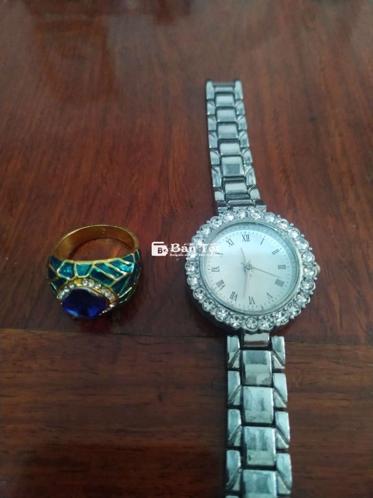 Đồng hồ và nhẫn nữ