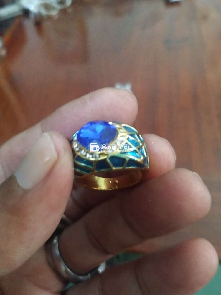 Đồng hồ và nhẫn nữ